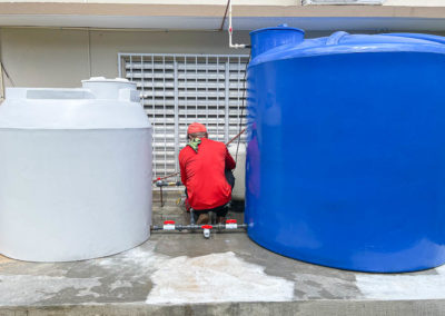 Instalación de 2 tanques de agua nuevos